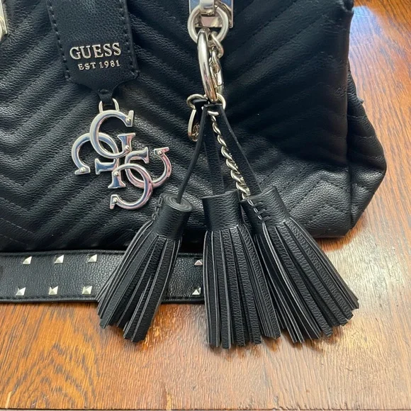 NWT Guess Violet Chevron Quilted Shoulder/Satchel Black Bag w/ Tassel and Chain - Picture 5 of 15